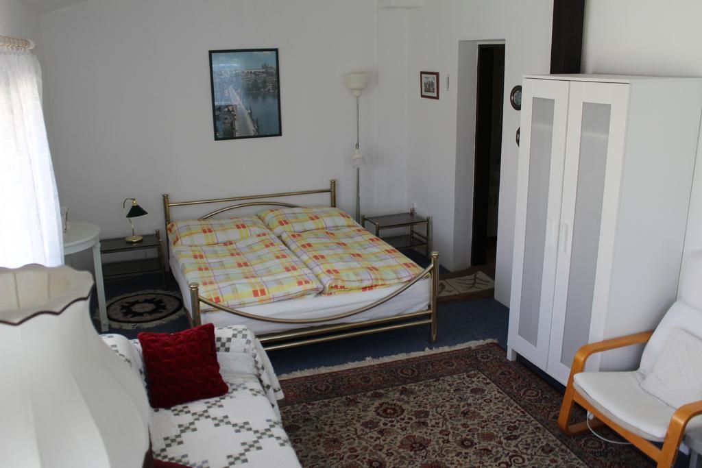 Pension Hanspaulka Praha Rom bilde